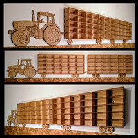 Gravírozott traktoros kisautó tartó fali polc II. – kézműves fa gyerekbútor
