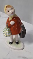 Bodrogkeresztúri kerámia utazó kislány szobor