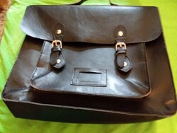 Minöségi ESSENTIALS RETRO stílusú férfi váll/kézitáska 36 x 28 cm a vállszíj 82 cm a képek szerint