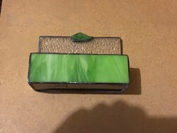 Nagyon szép üveg doboz / tartó / ládika.Jelzés nélkül.Tiffany stílusú üveglapokkal. Kézi készítésű.