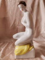 Hollóházi porcelán női akt