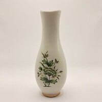 Hollóháza porcelán váza – kézzel festett virágmintás, jelzett (1831 / 46)
