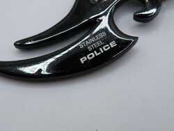 K114 Eredeti POLICE medál rozsdamentes acél fekete szín 5 cm nagyságú dizájner designer