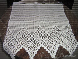 Gyönyörű horgolt vitrázs függöny