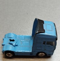 Kamion. Nem Matchbox.