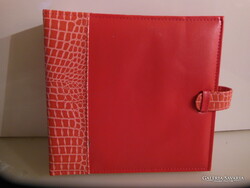 FOTÓALBUM - ÚJ - 23 x 22 x 6 cm -  OSZTRÁK - SÖTÉTPIROS - MŰBŐR