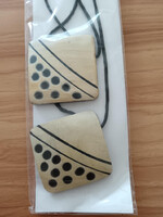 Függönyelkötő zsinór.