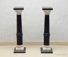 Korinthoszi oszlopos márvány posztamens - virágtartó. 92 cm magas.