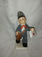 Gránit " leveles postás" porcelán figura   R