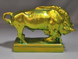 Zsolnay eozin mázas álló bika, bölény