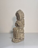 Nagyon régi faragott kő szobor