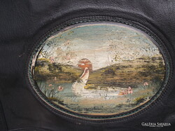 TÁSKA - ALKUKÉPES - BŐR - FESTETT FA LAPPAL - 39 x 27 + SZÍJ - 30 cm - EXKLUZÍV - GYÖNYÖRŰ