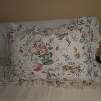 Virágos,  fodros párna huzat.