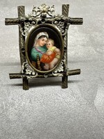 Szűz Mária kis Jézussal kézzel festett porcelán . Kegytárgy