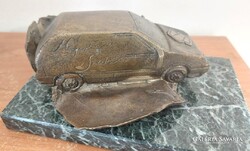 Bronz Suzuki autó szobor