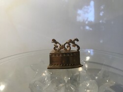 RÉZ - VASALÓ - MINIATŰR - TÖMÖR - NEHÉZ - 3,7 x 3 x 2 cm - RETRO - OSZTRÁK - HIBÁTLAN