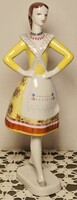 Hollóházi Menyecske porcelán figura – 23,5 cm magas hibátlan retro szobor