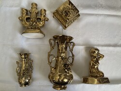 5 db régi porcelán arany színű plasztikus rózsákkal díszített szett.