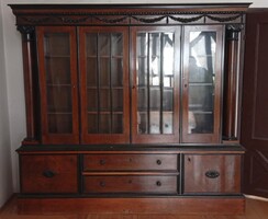 Eklektikus nappali vitrines szekrény