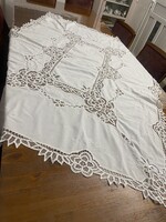 Asztal terítő csipkés