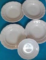 Zsolnayi fehér tányérok , 4 leveses + 1 süteményes