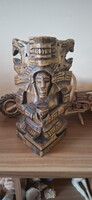 Maya istenséget ábrázoló szobor