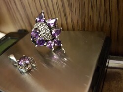 Szecis  stíl- LUXUS- AMETISZT? gyűrű- ag.lila -csepp alaku kövek-és,markazit ag.925 + medál  jelzett