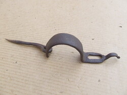 Antik kovácsolt tárgy kapu keresztheveder lakatpánt