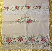 Szép horgolt csipke kézimunka rózsás finom pamut  vászon visszahajtható kis függöny