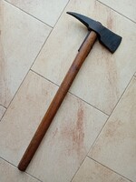 Utász vagy tűzoltó csákány