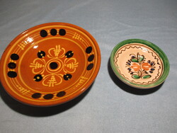 Hódmezővásárhelyi fali tányér és kis kerámia fali tányér, HMV