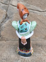 Hollóházi porcelán  matyó ruhás lány
