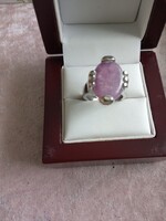 Lila köves gyűrű