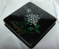 Klasszikus japán stílusú lakkdoboz – Éjfekete és cinóbervörös