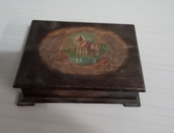 Festett kis dobozka eladó jelképes összegért