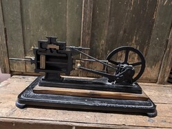 Gőzgép dugattyú működésének szemléltető eszköze a 19. század végéről, öntöttvas szépen kidolgozott