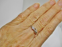 Szépséges fehér köves  apró virágokkal ezüstgyűrű magyar fémjeles