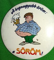 Retró trafikáru bazáráru nagyalapú poénos vicces sörivó jelvény kitűző a képek szerint