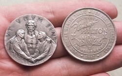 2 db Különböző Zseton Érem Token Bárca Biléta Las Vegas Hilton Flamingo 1987 Kaszinó Zseton
