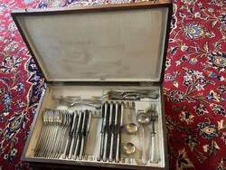 800-as finomságú ezüst 8 személyes evőeszköz készlet