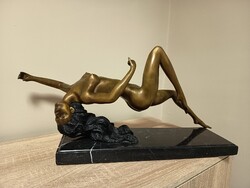 Női akt, különleges, erotikus bronz szobor.