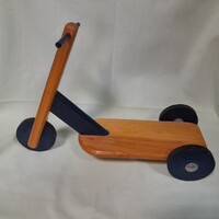 Porcelán baba, játék baba kellék, fa roller.