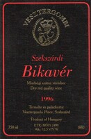 Boros címke: Szekszárdi Bikavér.
