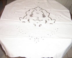 Gyönyörű vintage stílusú riselt fehér virágos vitrázs függöny