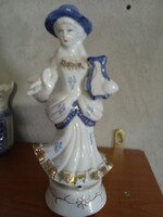 Porcelán hárfázó nő. Nagy méretű.