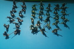 36 plastic traffic police officers