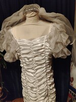 Retró Menyasszonyi ruha fatyollal vékony alkatra, nagyon impozáns