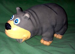 MINŐSÉGI bársonyos bőr tapintású dörmögő bőgő GRIZZLY gumi maci figura 19 cm a képek szerint