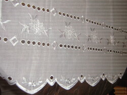 Gyönyörű virágos madeira vitrázs függöny