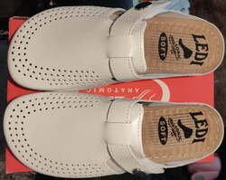 Ledi márkájú új bőr klumpa, gyógypapucs